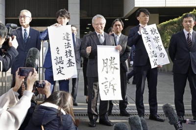 Masaaki Okawara (center) and other plaintiffs celebrate in December after the Tokyo District Court ruled that police and prosecutors had falsely accused them of illegally exporting spray dryers. But the civil suit continues as both sides have appealed the ruling.