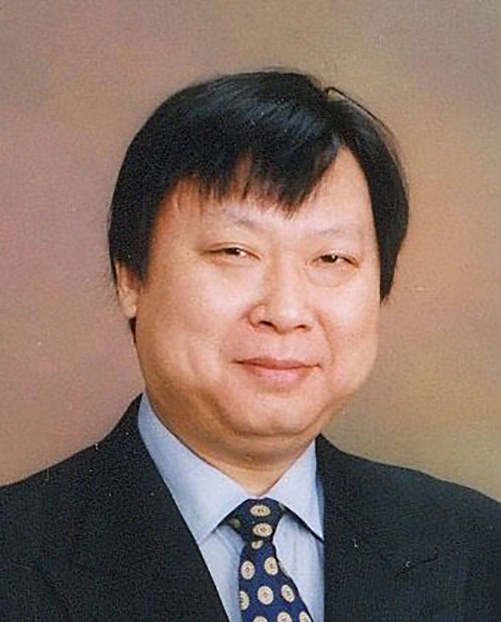 Hu Shiyun was in charge of Chinese language courses at Kobe Gakuin University's faculty of global communication and formerly headed the section. 