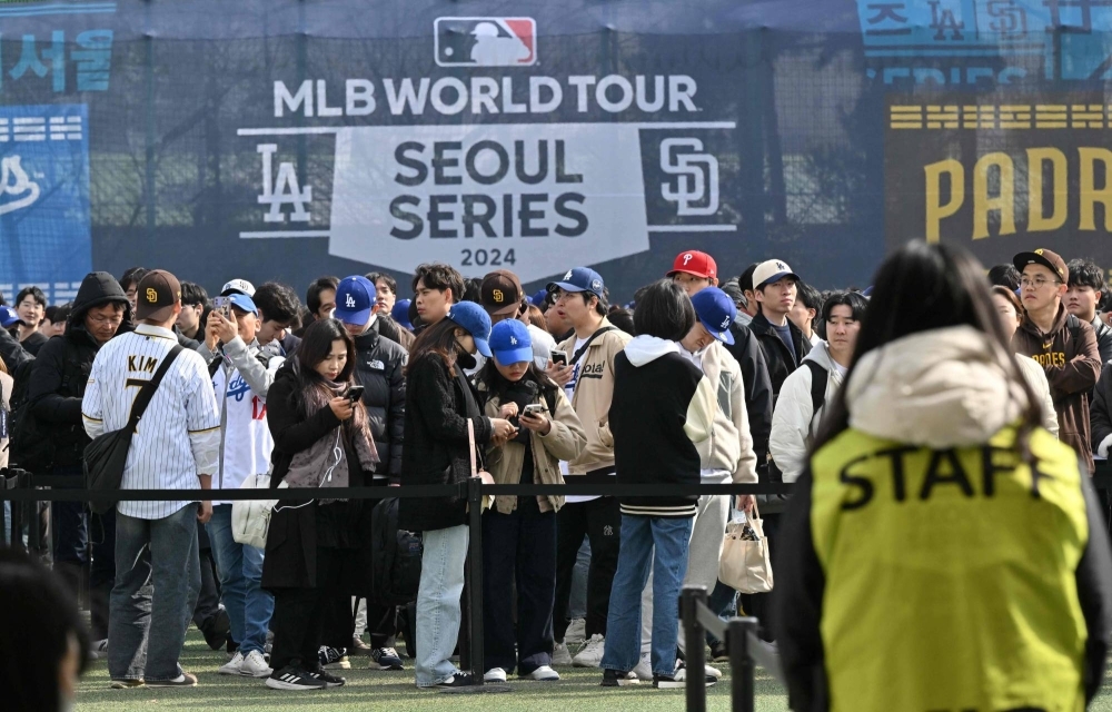Baseball fans wait to enter Gocheok Sky Dome in Seoul on Wednesday ahead of the MLB opener between the Dodgers and Padres. 