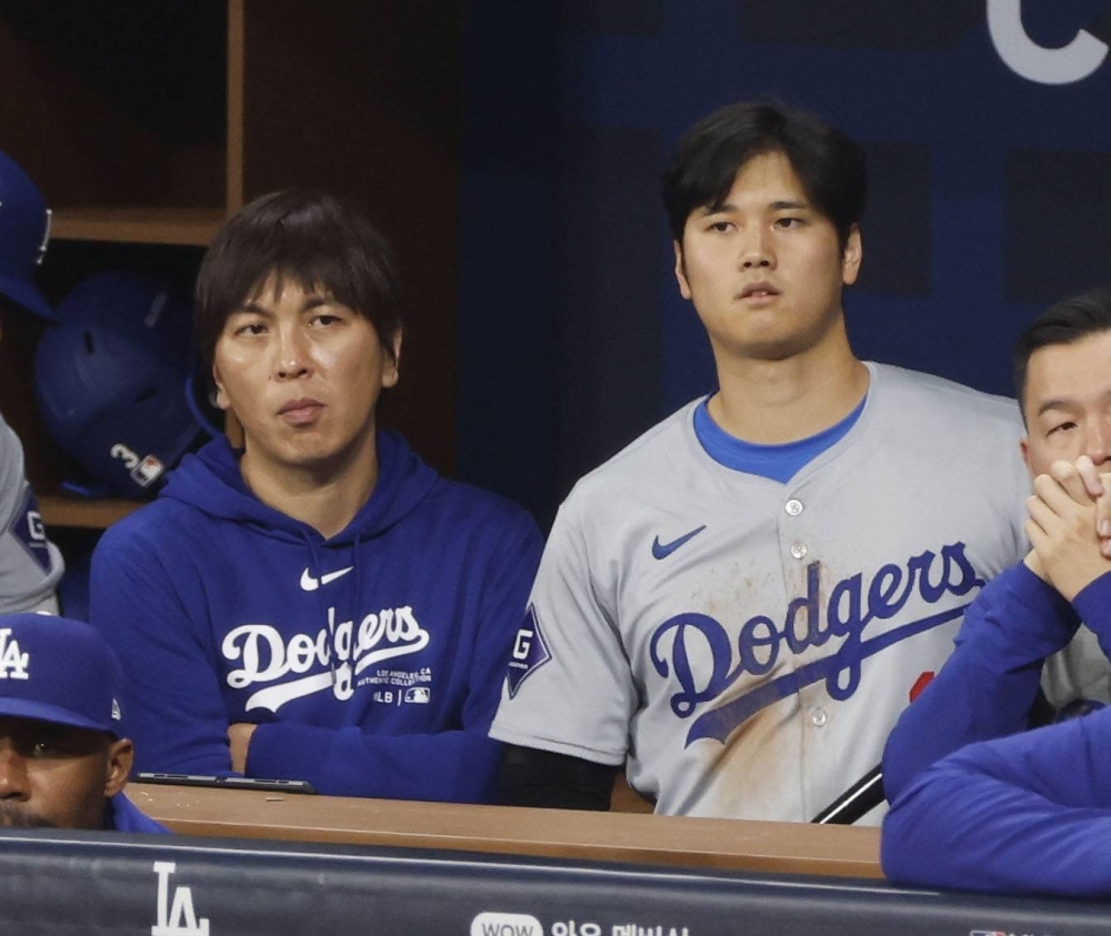 Los Angeles Dodgers Shohei Ohtani watches the MLB season-opening game against the San Diego Padres along with interpreter Ippei Mizuhara (left) in Seoul on Wednesday.