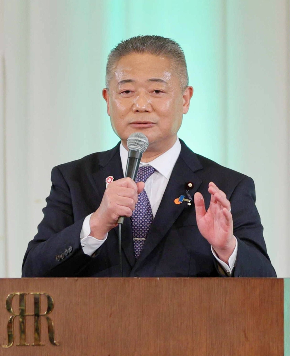 Nobuyuki Baba speaks at Nippon Ishin no Kai's party convention in Kyoto on Sunday.