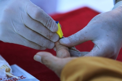 The combined number of new AIDS patients and other HIV carriers came to 960, according to preliminary data released by the health ministry on Tuesday.