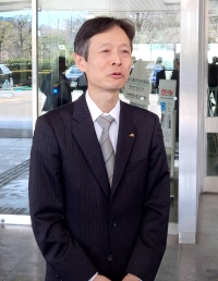 JR Tokai President Shunsuke Niwa speaks to reporters after meeting with transport ministry officials on Friday. | JIJI