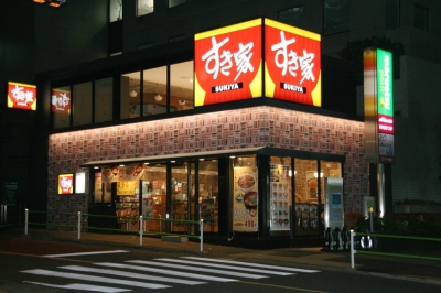 Major beef bowl chain Sukiya will introduce an additional 7% late night fee starting Wednesday.