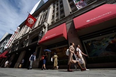 Department store operator Takashimaya is among the big firms planning to increase hires in spring 2025, a survey shows.