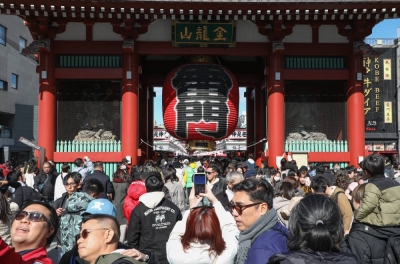 The Bank of Japan's tankan survey showed that large nonmanufacturers saw improvement in their sentiment with the index reaching the highest level since 1991, helped by a surge in inbound tourists.