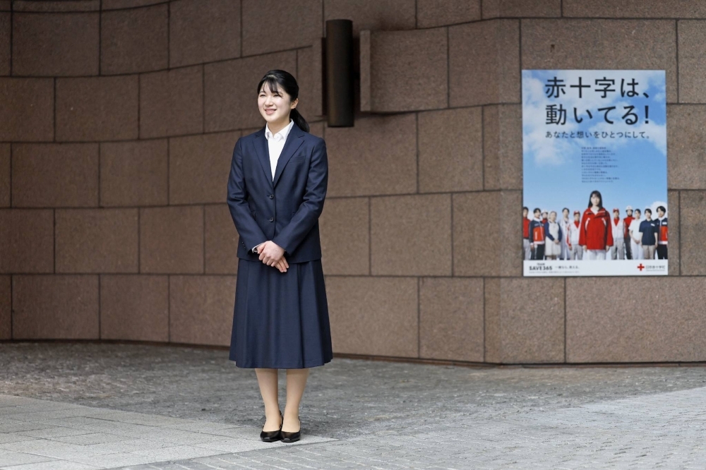 Princess Aiko speaks to reporters in front of the Japanese Red Cross Society in Tokyo's Minato Ward on Monday.