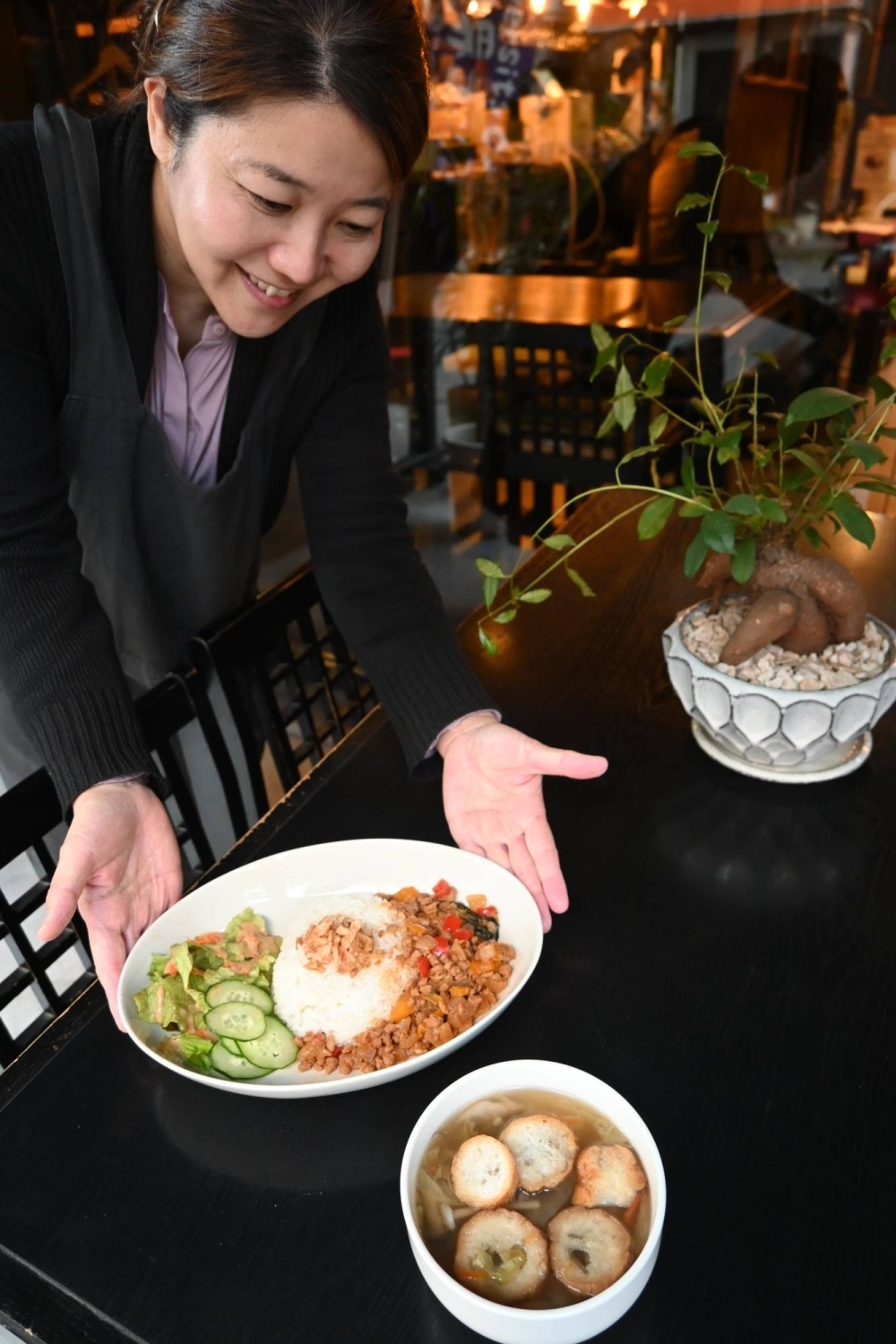 Sekai Gohan manager Tomomi Hama serves gapao rice using soybean meat, and imoni using Sendai Fu at the restaurant in Sendai in December. Sekai Gohan manager Tomomi Hama serves gapao rice using soybean meat, and imoni using Sendai Fu at the restaurant in Sendai in December.