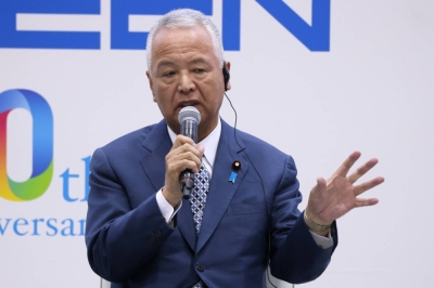 Akira Amari, a senior Liberal Democratic Party lawmaker, says Nippon Steel’s acquisition of United States Steel would help counter China’s dominance in steel-making.