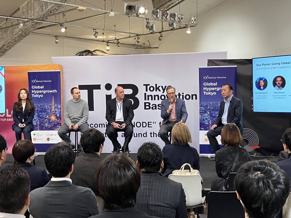 Startup Genome officials speak to representatives from startups that will participate in the Global Hypergrowth Tokyo program during its kickoff event last week in Tokyo.