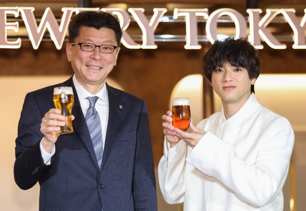 Sapporo Beer President Hiroyuki Nose (left) and actor Yuki Yamada at Yebisu Brewery Tokyo in Tokyo's Shibuya Ward on Tuesday, prior to its opening the following day.
