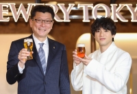 Sapporo Beer President Hiroyuki Nose (left) and actor Yuki Yamada at Yebisu Brewery Tokyo in Tokyo's Shibuya Ward on Tuesday, prior to its opening the following day. | Jiji