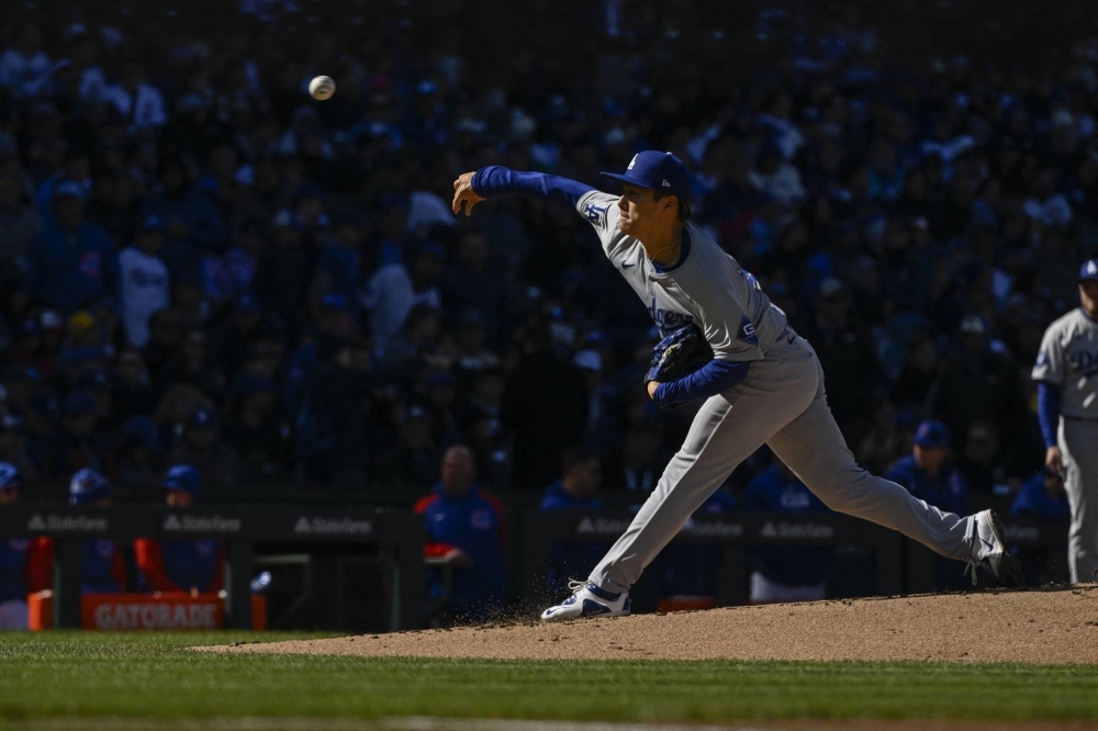 Dodgers pitcher Yoshinobu Yamamoto delivers against the Cubs during the first inning at Wrigley Field in Chicago on Saturday. 