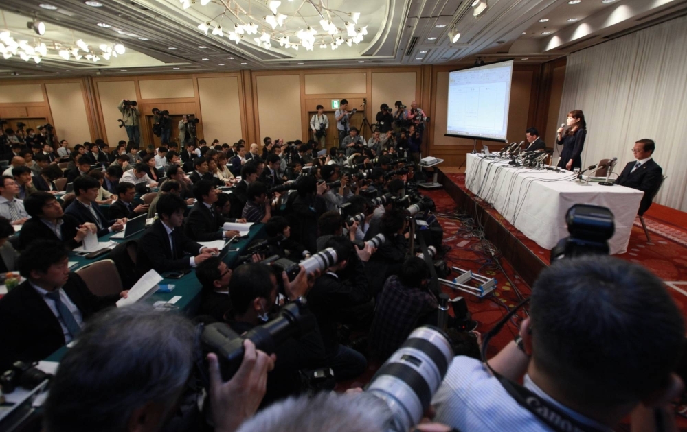 Haruko Obokata speaks to reporters in the city of Osaka in 2014. Ten years after the STAP scandal, structural problems that led to the scandal persist, leaving ample room for researchers to tamper with research data, experts say.