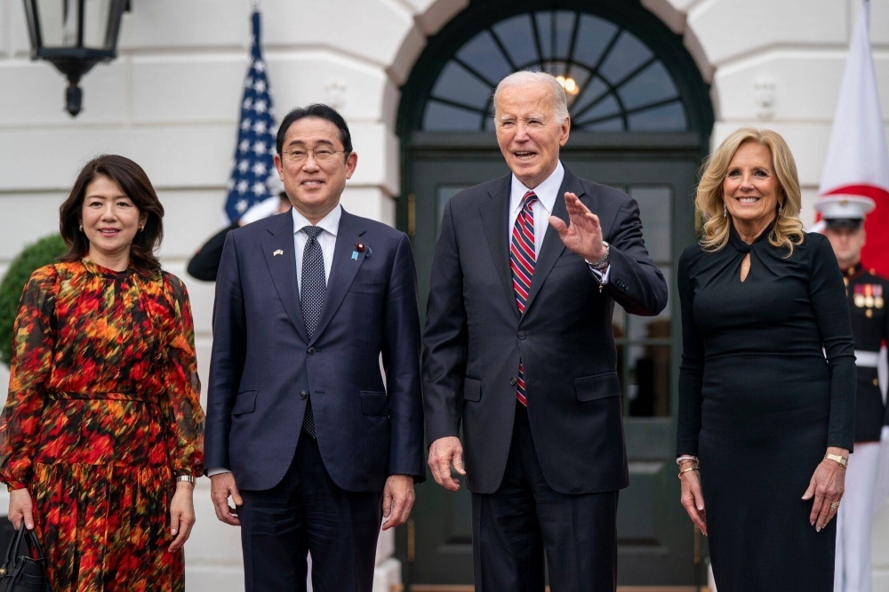 U.S. President Joe Biden waves with Prime Minister Fumio Kishida and his wife, Yuko, as first lady Jill Biden looks on at the White House in Washington on Tuesday.