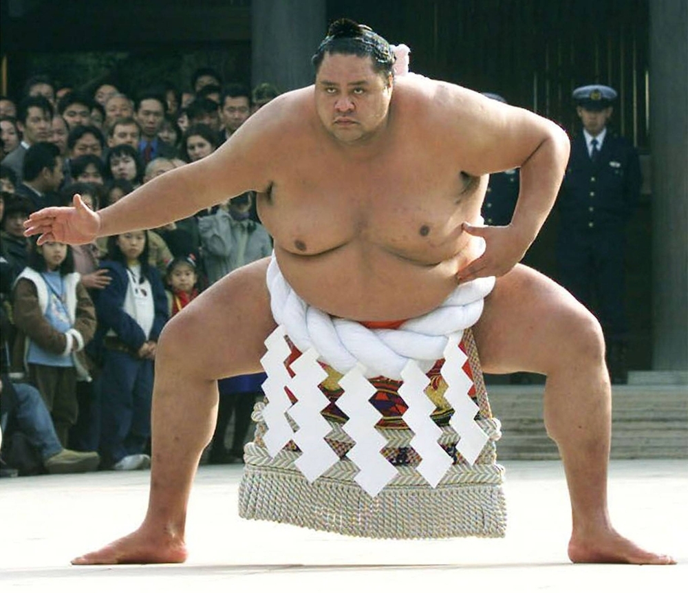 Hawaiian-born sumo wrestler Akebono, Japan's first foreign-born yokozuna, in January 2001
