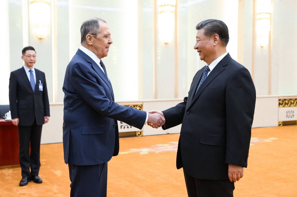 Russian Foreign Minister Sergey Lavrov and Chinese leader Xi Jinping in Beijing