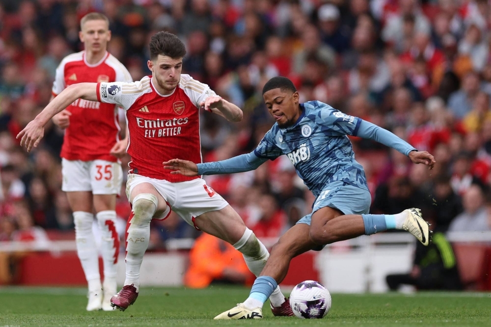 Aston Villa's Leon Bailey (right) and Arsenal's Declan Rice vie for the ball during their match in London on Sunday.