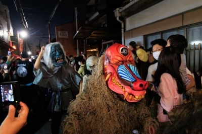 In a Kyoto long past, the "hyakki yagyō" (100 demon night parade) haunted a sleepy corner of Kyoto. Now, one enterprising monster enthusiast has won a small batttle to keep the march alive.
