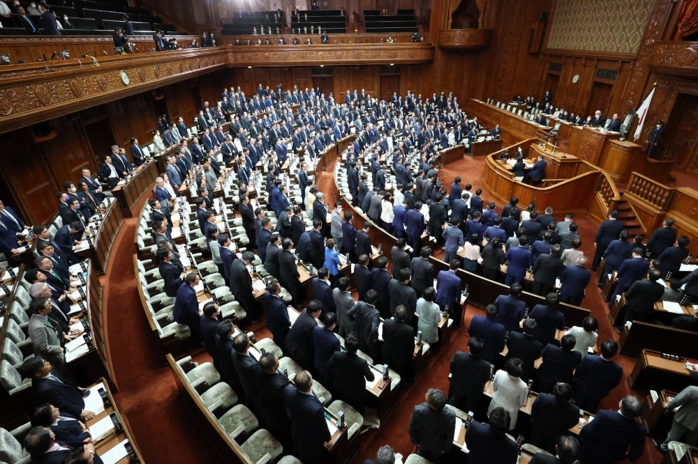 A bill on joint custody passes during a Lower House plenary session in Tokyo on Tuesday.