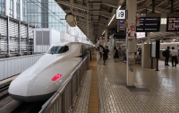 A Tokaido shinkansen. It is unclear whether the snake was venomous or how it ended up on the train, and there was no injury or panic among passengers. | Jiji