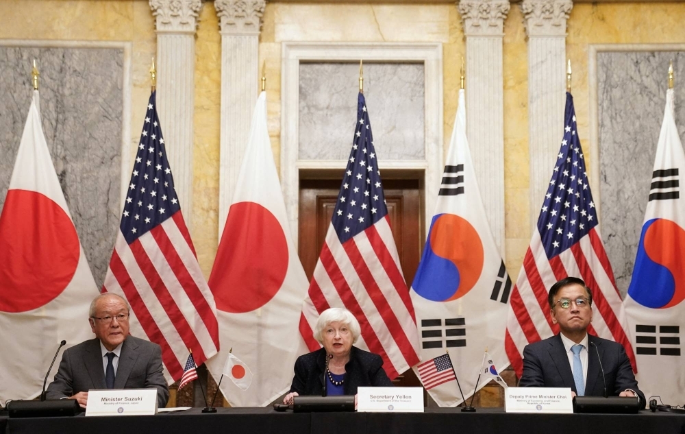 Finance Minister Shunichi Suzuki (left), U.S. Treasury Secretary Janet Yellen (center) and South Korean Finance Minister Choi Sang-mok meet on the sidelines of International Monetary Fund and Group of 20 meetings, at the U.S. Treasury in Washington on Wednesday.