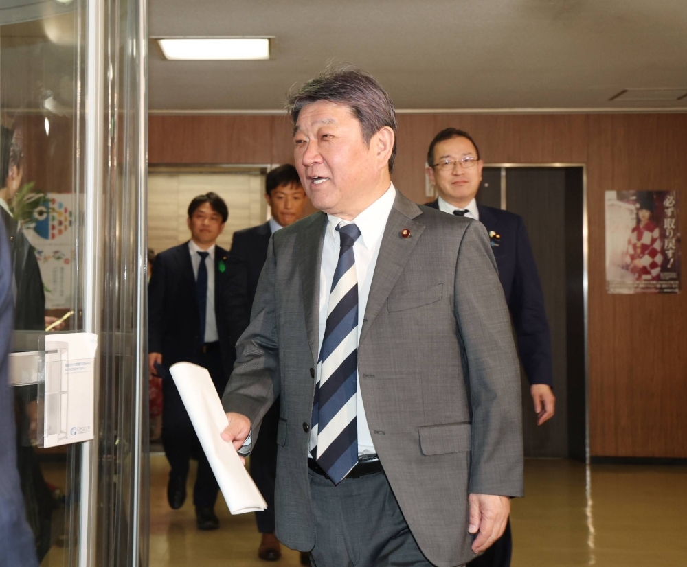LDP Secretary-General Toshimitsu Motegi arrives for his faction meeting in Tokyo on Wednesday.