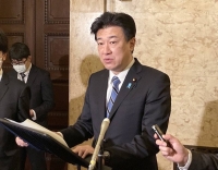 Defense Minister Minoru Kihara is considering visiting Hawaii for talks with his U.S. counterpart, Lloyd Austin. | Jiji