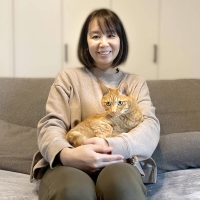 A freelance web designer who works at home, Risako Uegaki says Tora likes her to supervise my work from his special spot on the bed.  | TAKUMA UEGAKI
