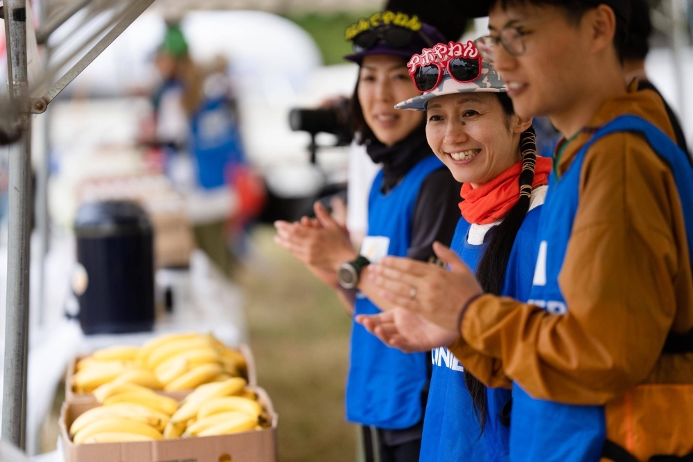 Volunteers cheer on Mount Fuji 100 participants during the 2023 edition of the race. 