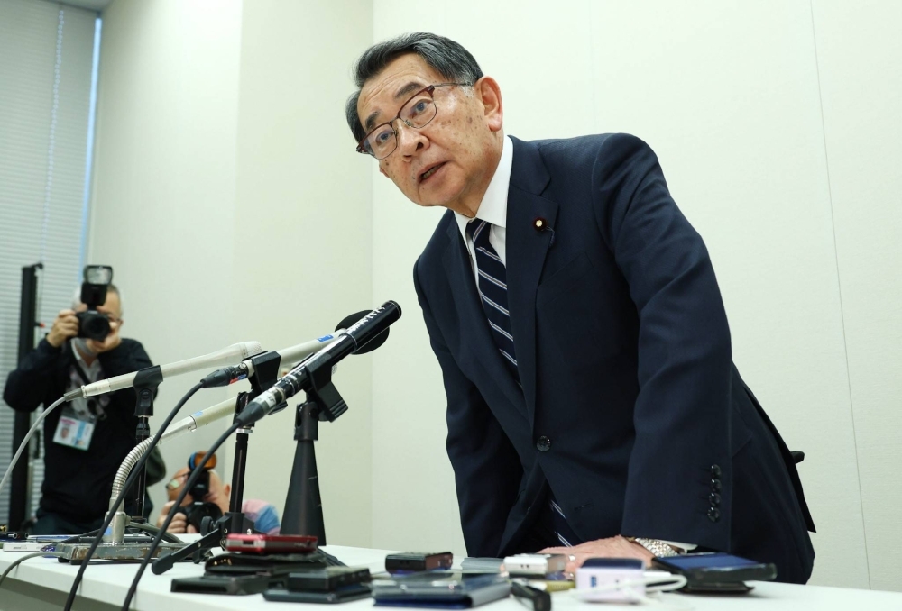 Ryu Shionoya, former chairman of the General Council of the ruling Liberal Democratic Party, speaks at a news conference at the parliamentary building on Tuesday after he left the party.