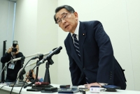 Ryu Shionoya, former chairman of the General Council of the ruling Liberal Democratic Party, speaks at a news conference at the parliamentary building on Tuesday after he left the party. | Jiji