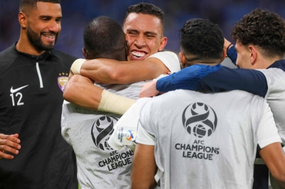 Al-Ain's players celebrate after winning on aggregate their AFC Champions League semifinal against Al-Hilal in Riyadh on Tuesday. 