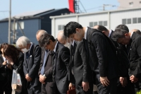 People observe a moment of silence for the victims of a JR Fukuchiyama Line train crash in Amagasaki, Hyogo Prefecture, Thursday morning on the 19th anniversary of the accident. | Jiji