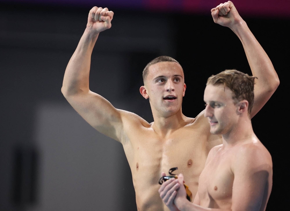 Australia's Flynn Southam (left) and Elijah Winnington celebrate after winning gold in the men's 4x200-meter freestyle relay final at the Commonwealth Games in Birmingham, England, on Aug. 1, 2022.