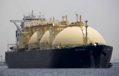 A liquefied natural gas tanker arrives at a Tokyo Gas LNG terminal in Yokohama. Despite a decline in domestic gas demand, Japanese companies are looking to maintain their stake in overseas LNG markets, especially in Asia.