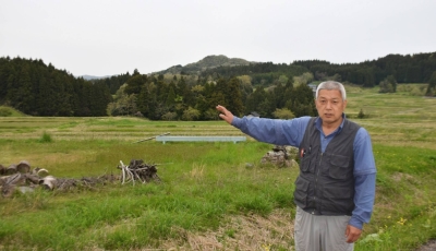 Mitsunobu Inoike talks about the Kanakura district of Wajima, Ishikawa Prefecture, known for its terraced rice fields, on Friday.