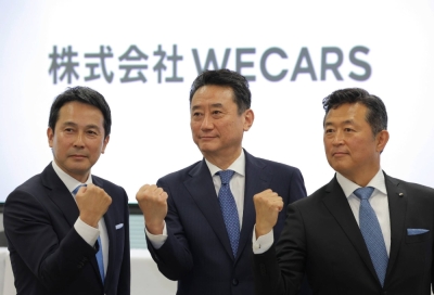 Wecars President and CEO Shinjiro Tanaka (center) at a news conference in Tokyo on Wednesday