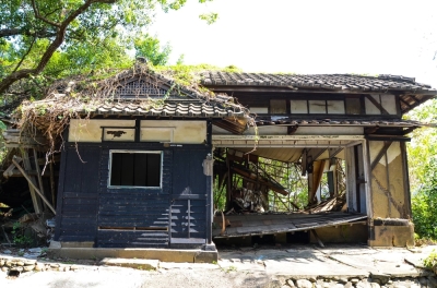 Despite bustling cities like Tokyo and Osaka, Japan faces a rising number of abandoned properties, particularly in rural areas, which pose risks to communities and economies.