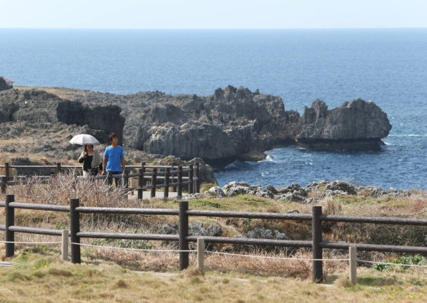 Much like other hot spots across Okinawa, Onna has diligently strived to captivate both domestic and international tourists, while at the same time grappling with the environmental strain induced by the influx of visitors.