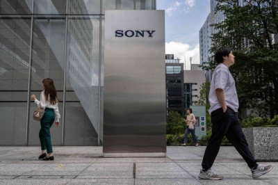 Sony’s shares have dropped more than 5% this year, compared with a 16% gain in the Topix index, amid a global electronics slump. 