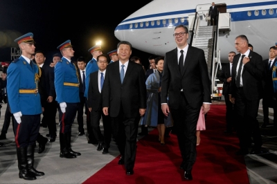 Serbian President Aleksandar Vucic (center right) and Chinese President Xi Jinping (center left) during a welcoming ceremony at Belgrade Airport on Tuesday.