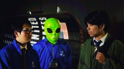A skeptical reporter (Yukichi Tanaka, right) about the existence of extraterrestrials travels to a self-proclaimed UFO city for a story in “Alien’s Daydream.”
