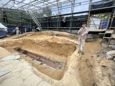 Archaeologists say a 1,600-year-old wooden coffin at the Tomio Maruyama tumulus in the city of Nara was kept in good condition probably because it was protected by a layer of clay and copper ions that had seeped out of the mirrors that were buried together.
