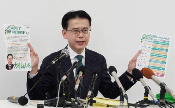 Former Shizuoka Vice Gov. Shinichi Omura announces he is running for the gubernatorial election, on April 12.