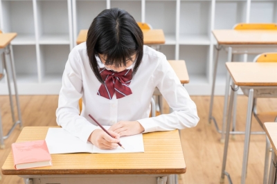 An education ministry survey has shown that the English proficiency of public junior and senior high school students in Japan is continuing to improve.