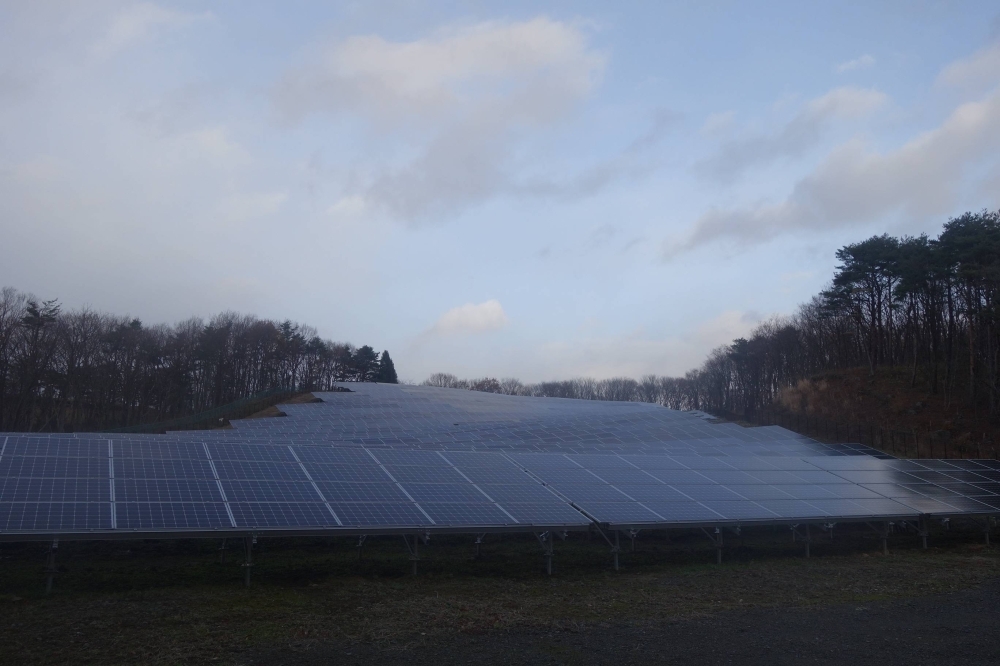 A 2-megawatt solar farm in the city of Fukushima. “Megasolar” refers to farms with a minimum output of 1 MW of electricity — enough to power around 300 homes for a year. A 2-megawatt solar farm in the city of Fukushima. “Megasolar” refers to farms with a minimum output of 1 MW of electricity — enough to power around 300 homes for a year.