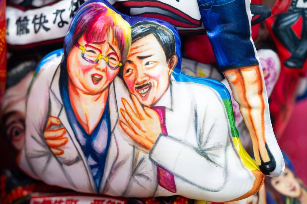 Maaya Orii chooses designs that don't shy away from the reality of living as a woman in modern-day Japan. Maaya Orii chooses designs that don't shy away from the reality of living as a woman in modern-day Japan.