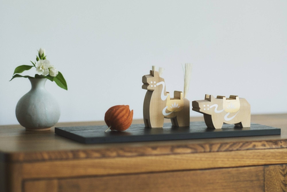 Conceived by Nakagawa Masashichi Shoten, the Obon Decorations set is a compact interior ornament to commemorate deceased loved ones, featuring a spirit horse and ox to bring spirits to and from earth, and a hemp calyx symbolizing light to guide their way. Conceived by Nakagawa Masashichi Shoten, the Obon Decorations set is a compact interior ornament to commemorate deceased loved ones, featuring a spirit horse and ox to bring spirits to and from earth, and a hemp calyx symbolizing light to guide their way.