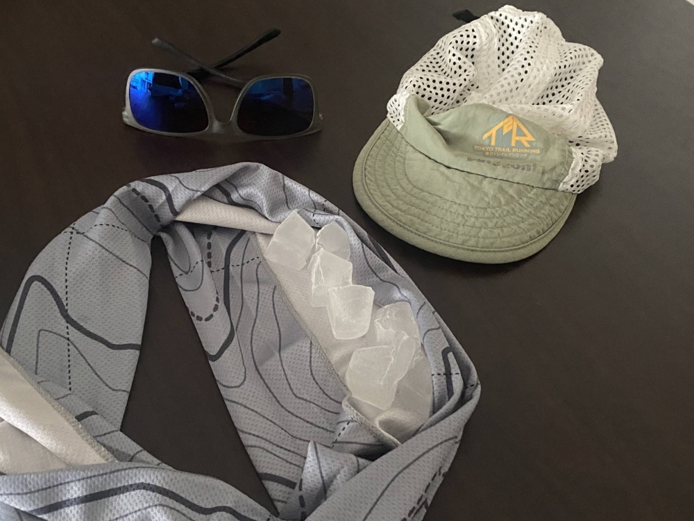 Sunglasses, a running cap and a bandana filled with ice and restocked at a convenience store on your route can be lifesavers when exercising outdoors in the summer. Sunglasses, a running cap and a bandana filled with ice and restocked at a convenience store on your route can be lifesavers when exercising outdoors in the summer.
